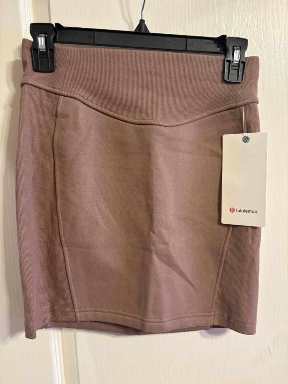 Lululemon Scuba High-Rise Mini Skirt Taupe XS NWT cl-w03-031